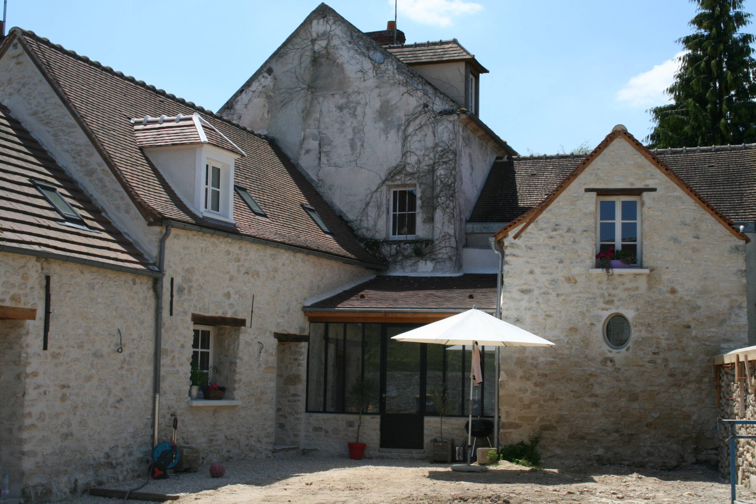 Rénovation d’une clotûre et d’une maison à Senlis